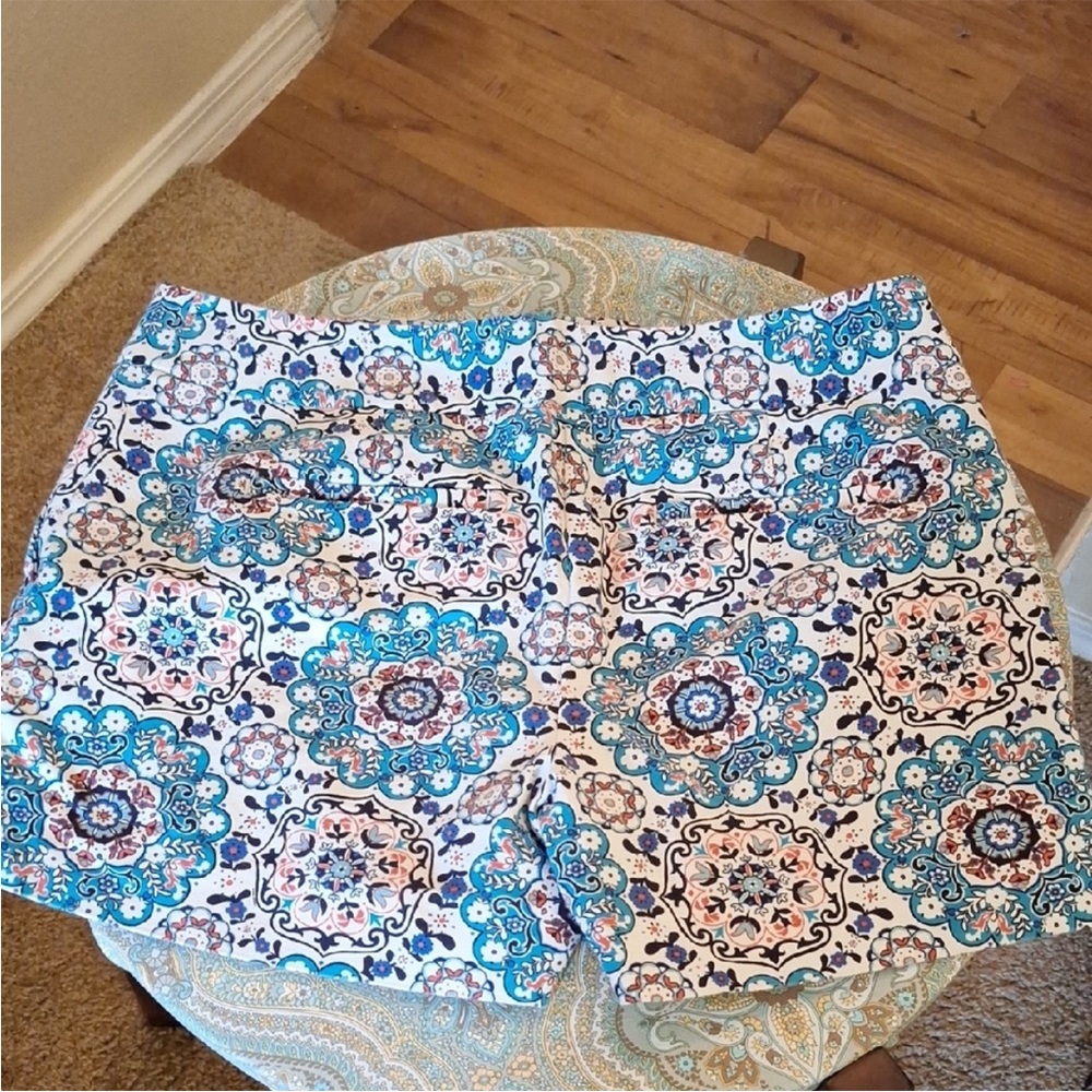 LOFT Blue and White Patterned Women's Shorts